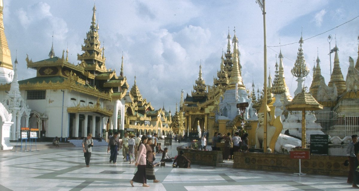Temples at Schwedagon Photo 2
